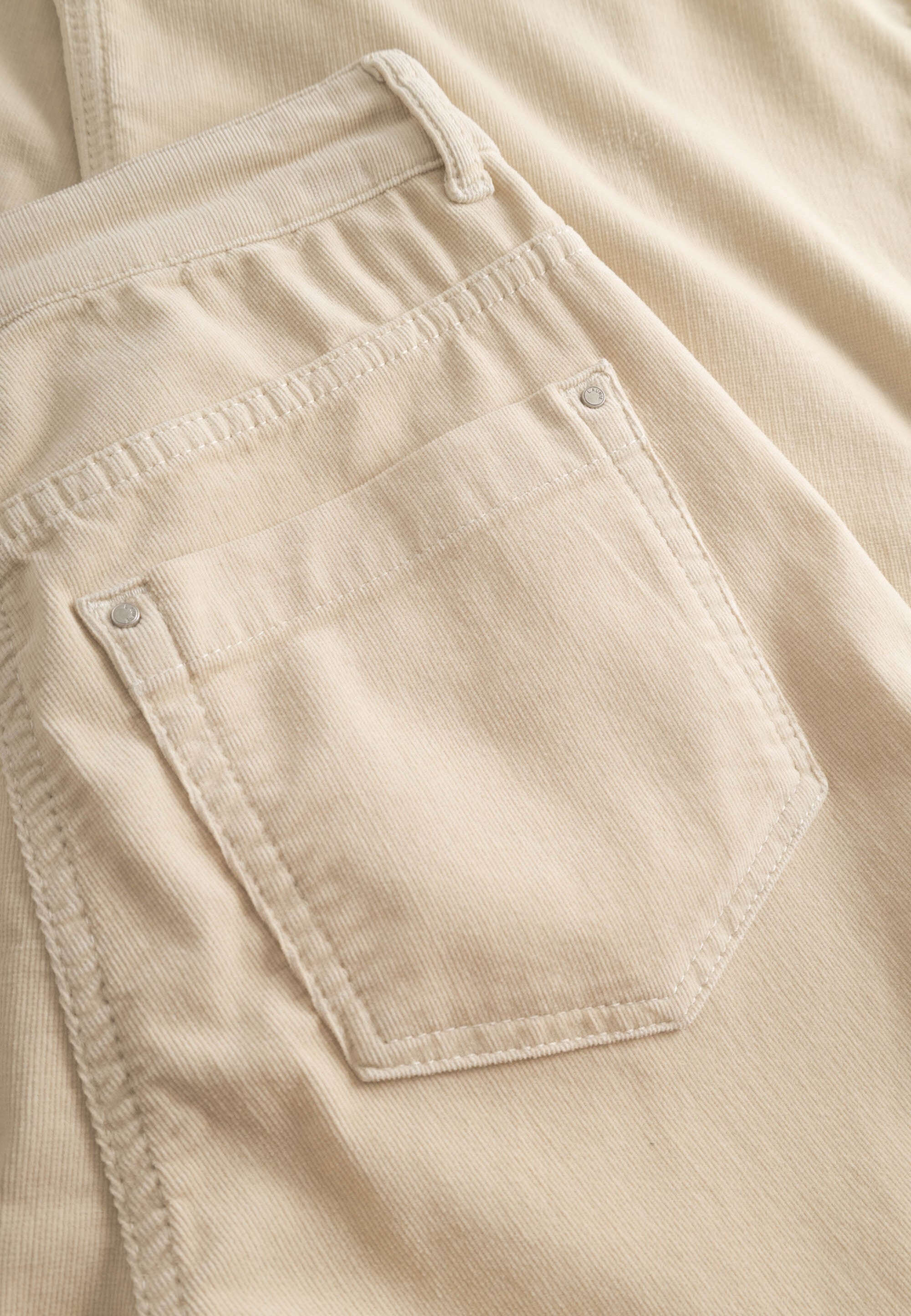 LAURIE Carol Loose Manchester - Medium Length Loose 13000 Birch