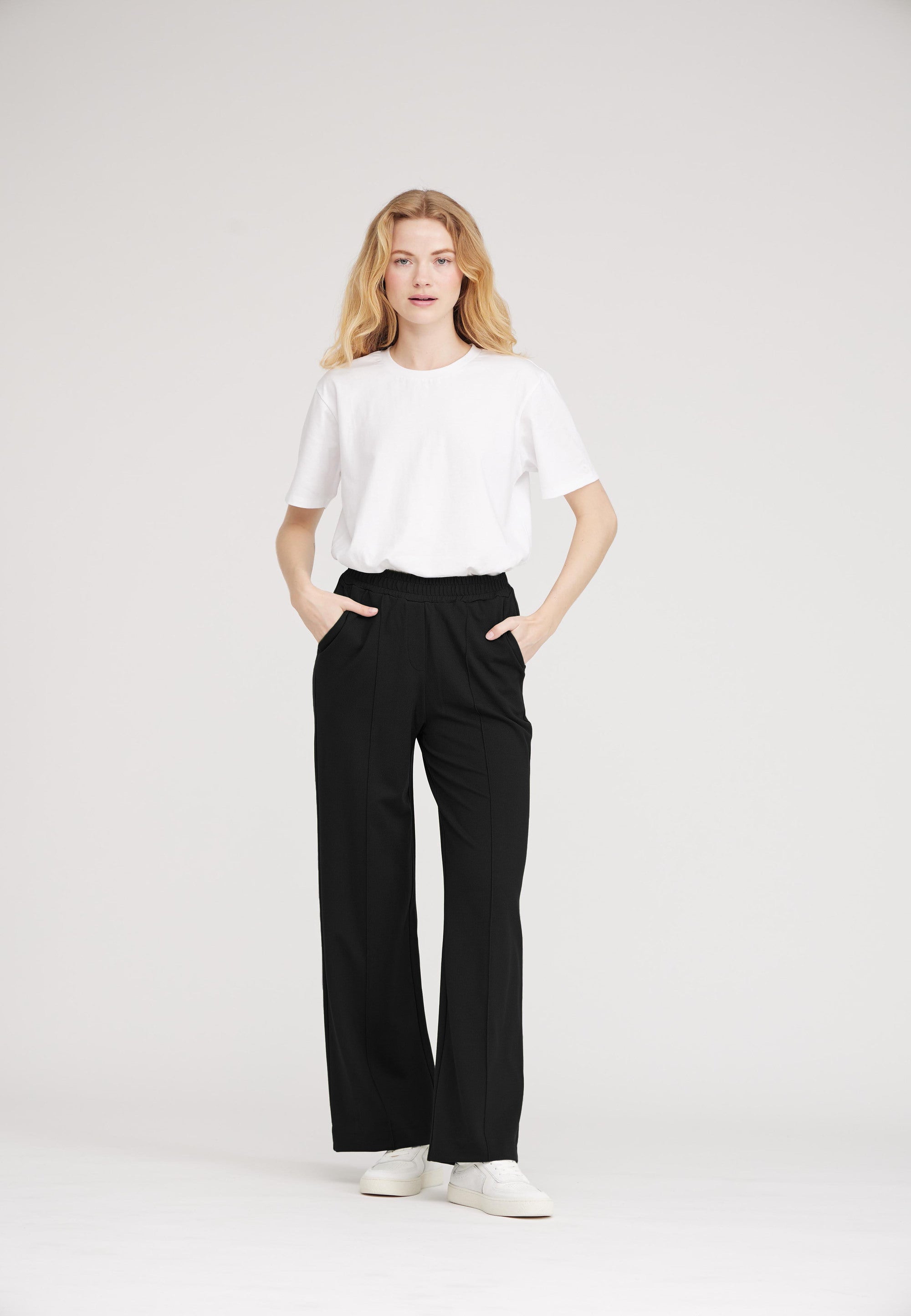 LAURIE Daisy Straight - Medium Length Straight 99000 Black