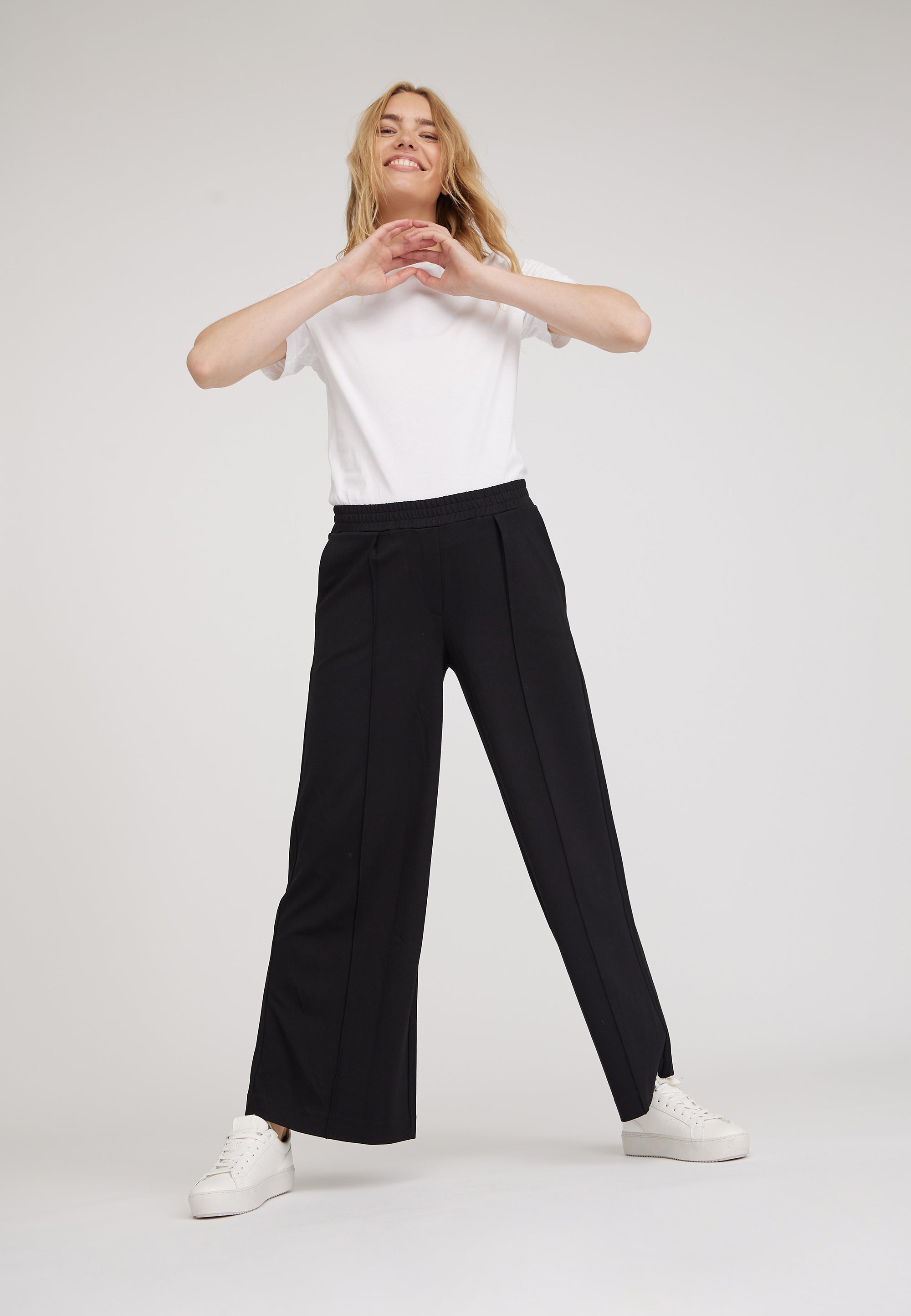 LAURIE Dicte Loose - Medium Length Trousers LOOSE 99147 Black