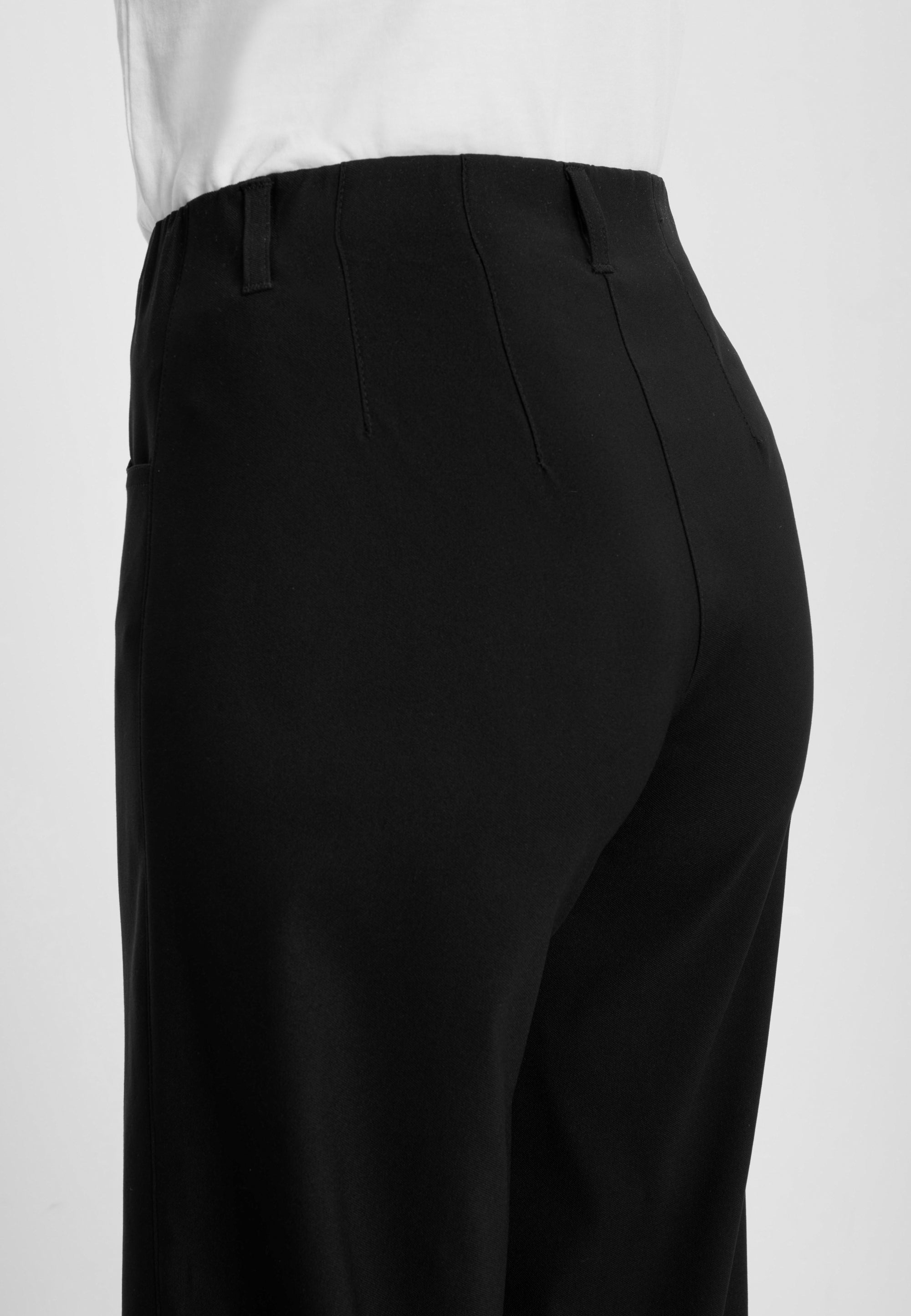 LAURIE Donna Loose - Medium Length Loose 99000 Black