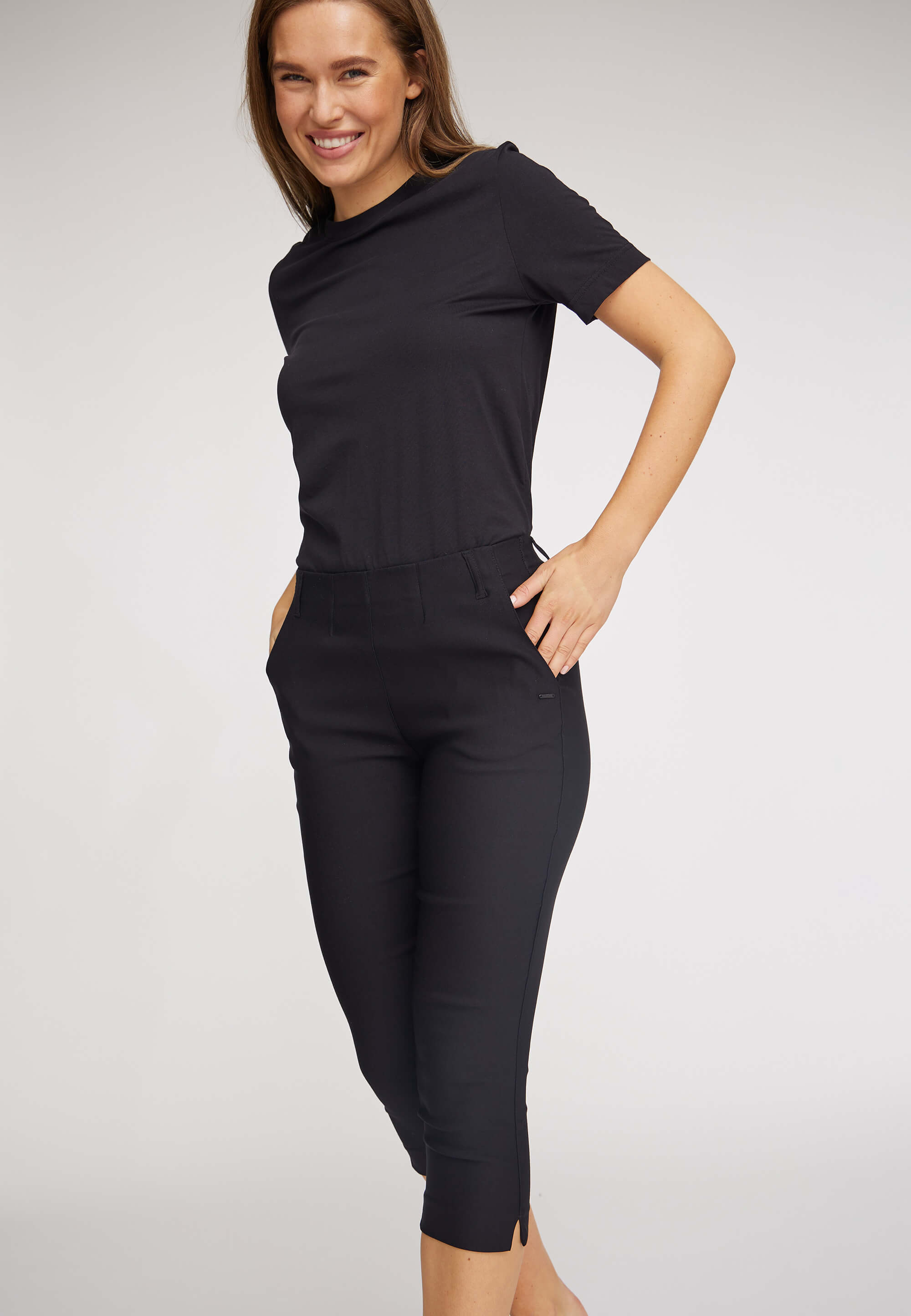 LAURIE Elizabeth Slim Capri Medium Length Slim 99000 Black