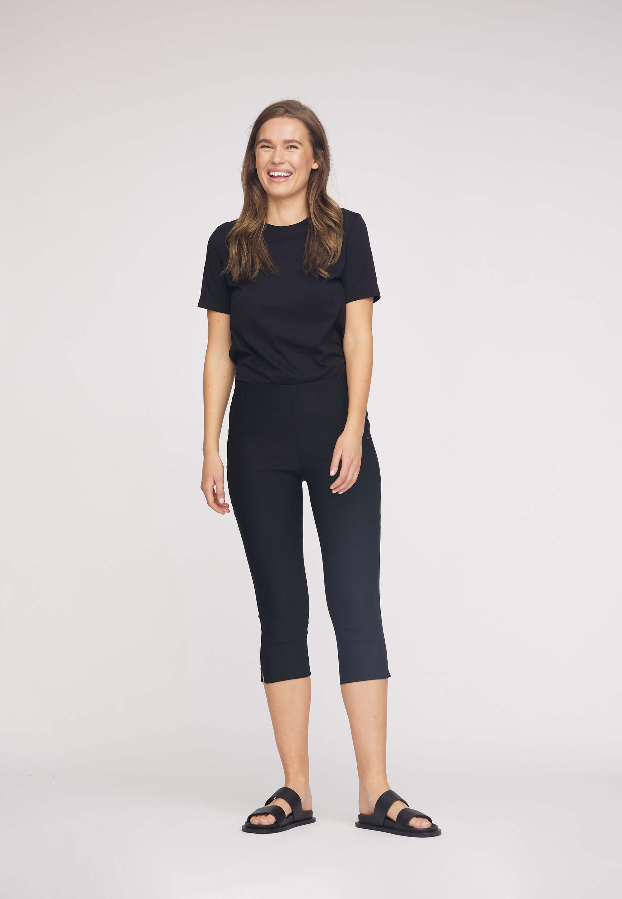 LAURIE Elizabeth Slim Capri Medium Length Slim 99000 Black