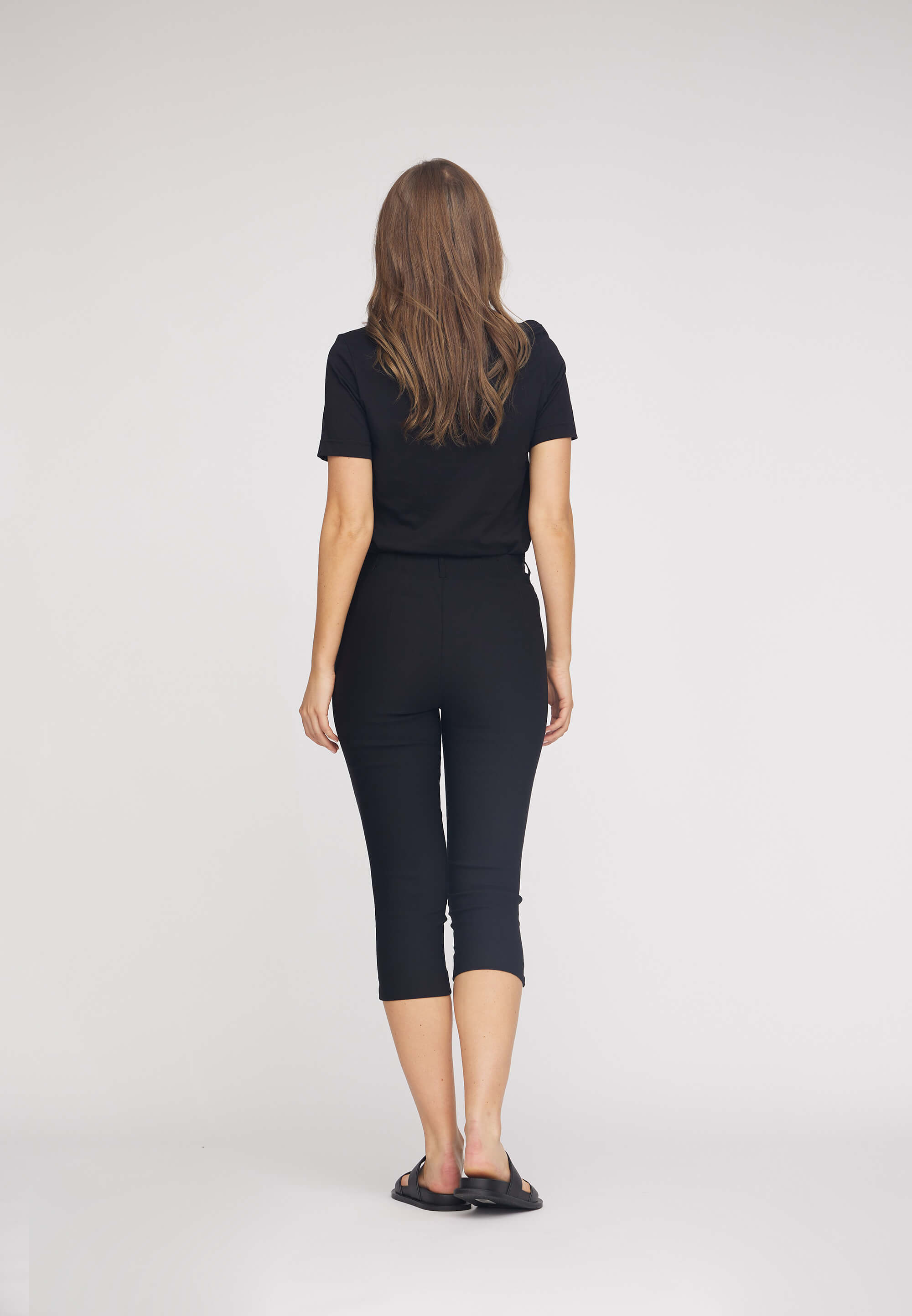 LAURIE Elizabeth Slim Capri Medium Length Slim 99000 Black