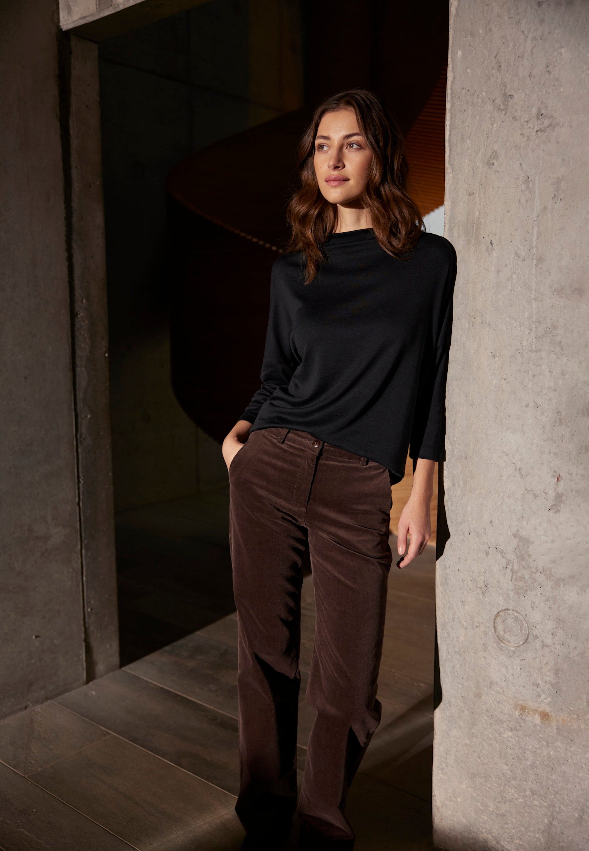 LAURIE Judy Straight Sammet - Medium Length Straight 88000 Brown