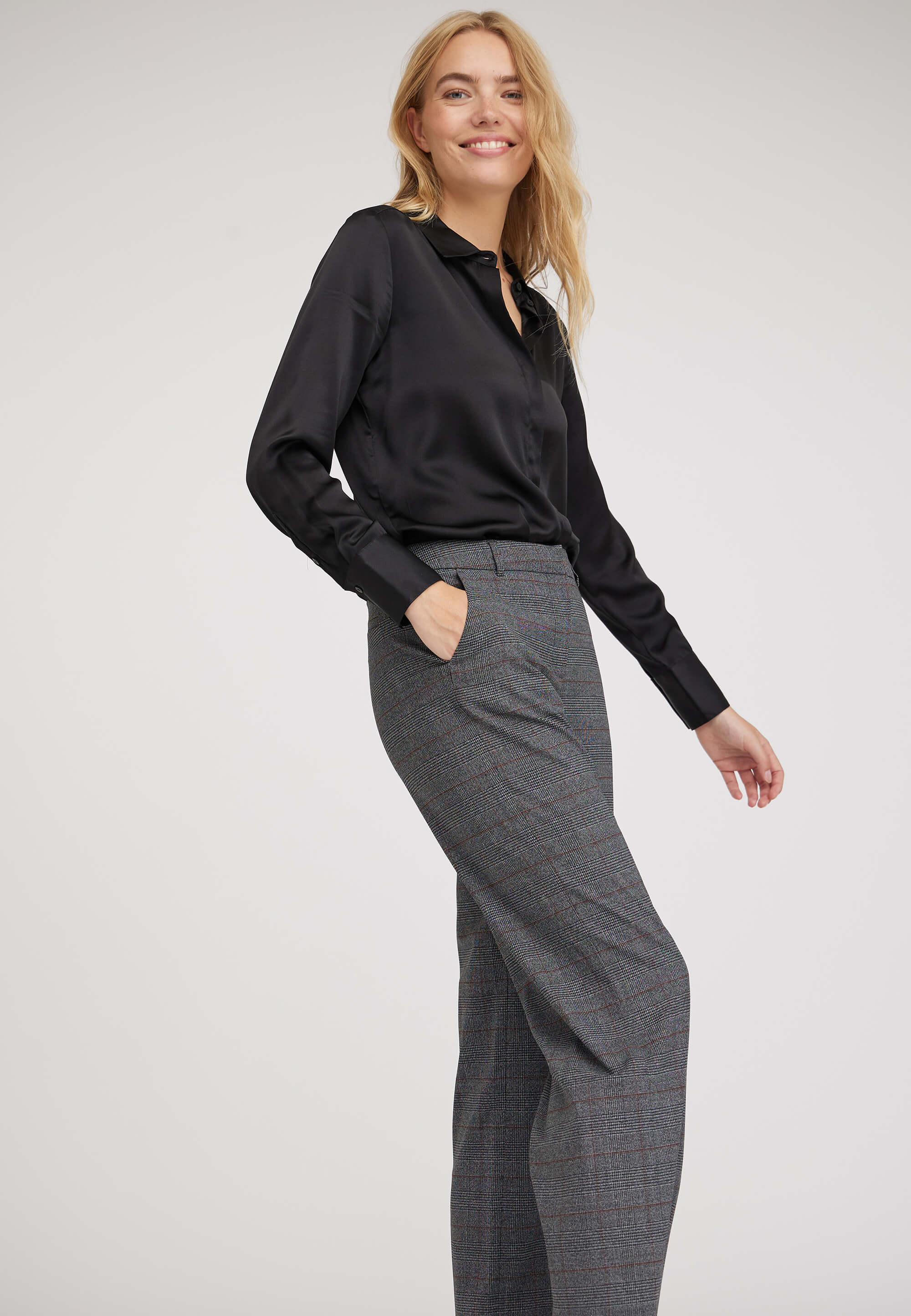 LAURIE June Loose - Medium Length Loose 97301 Anthracite Tartan Check