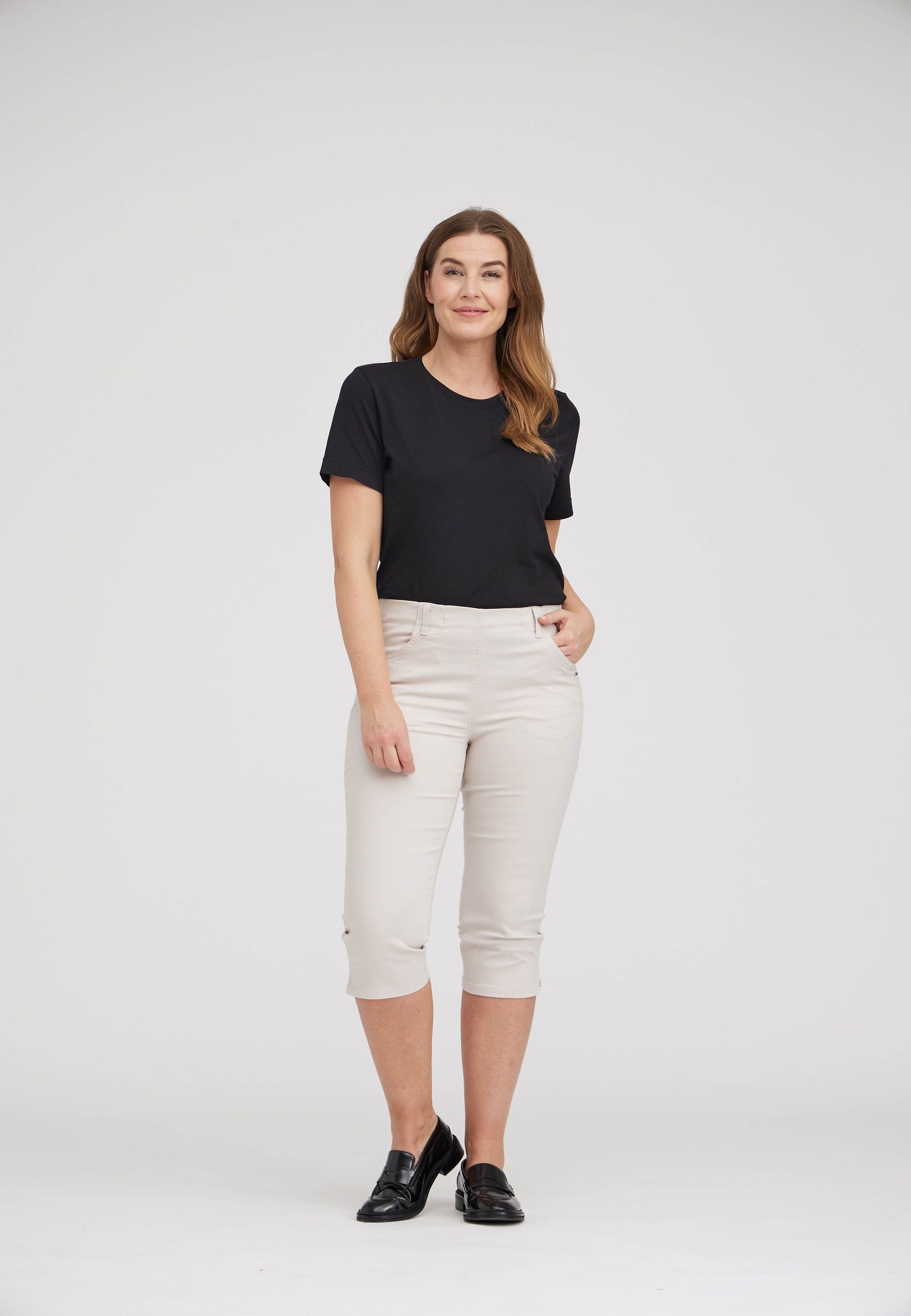 LAURIE Kelly Regular Capri Short Length Regular 25107 Grey Sand