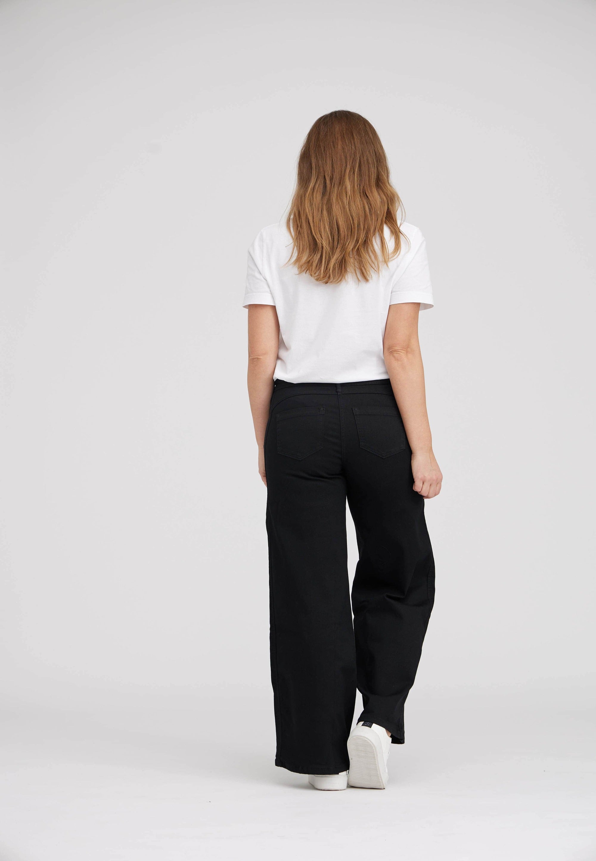 LAURIE Serene 5-pocket Loose - Medium Length Loose 99000 Black