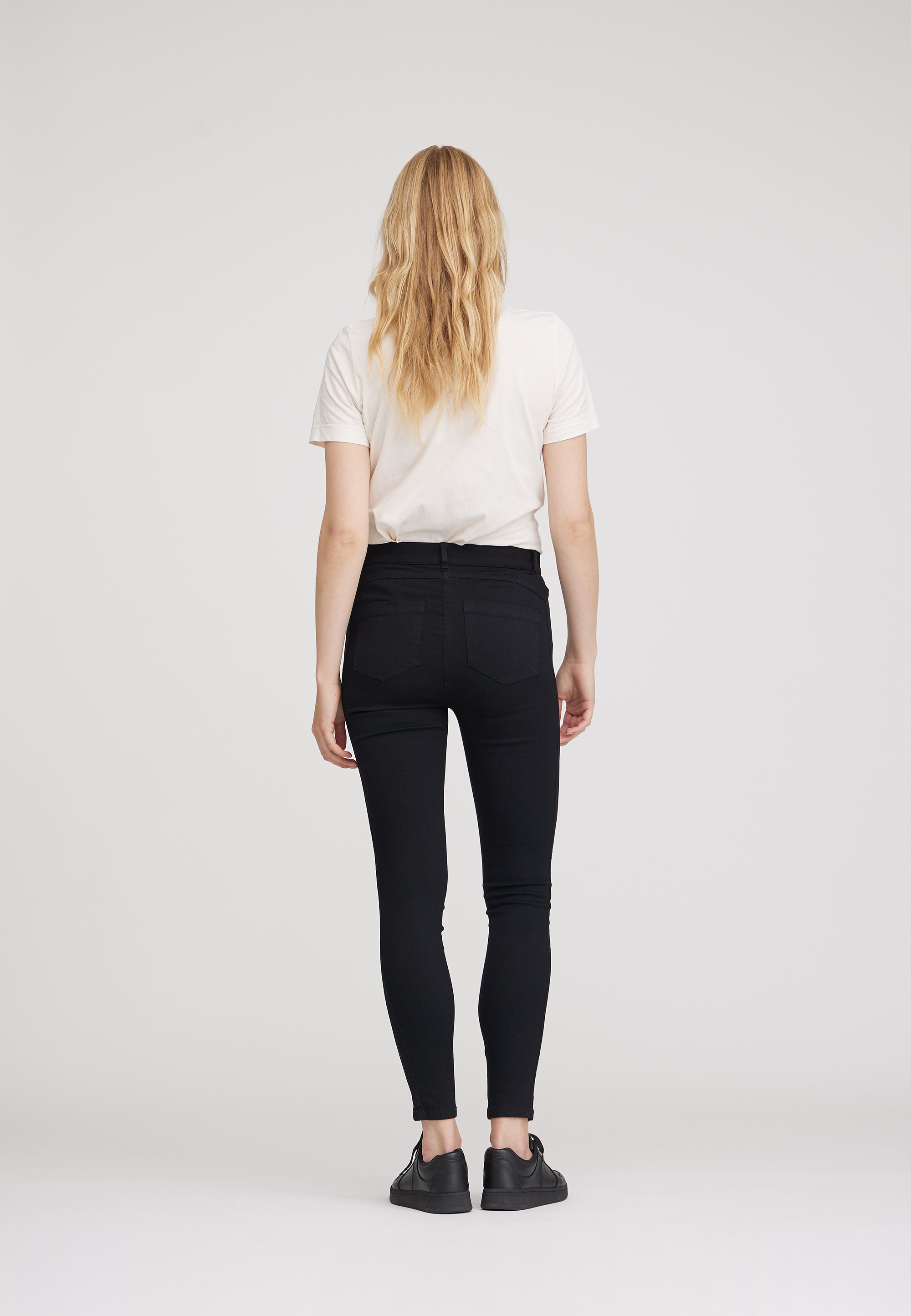 LAURIE Serene 5-pocket Slim - Short Length Trousers SLIM 99000 Black
