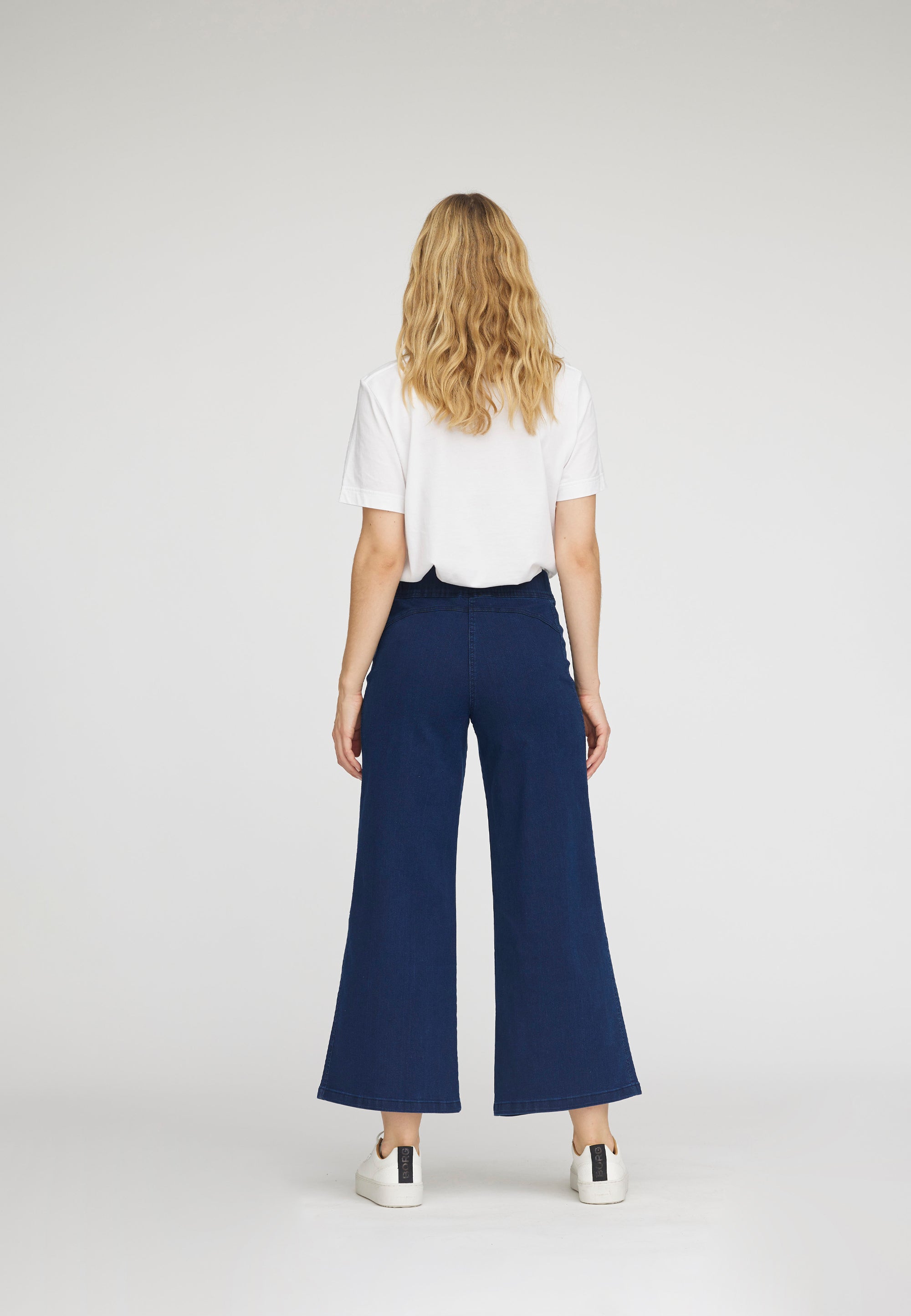 LAURIE Serene Loose - Extra Short Length Loose 49520 Dark Blue Denim