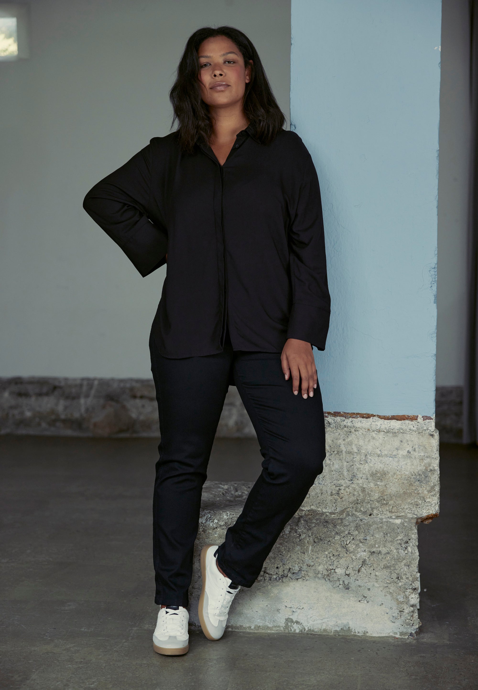 LAURIE Serene Regular - Medium Length Regular 99000 Black