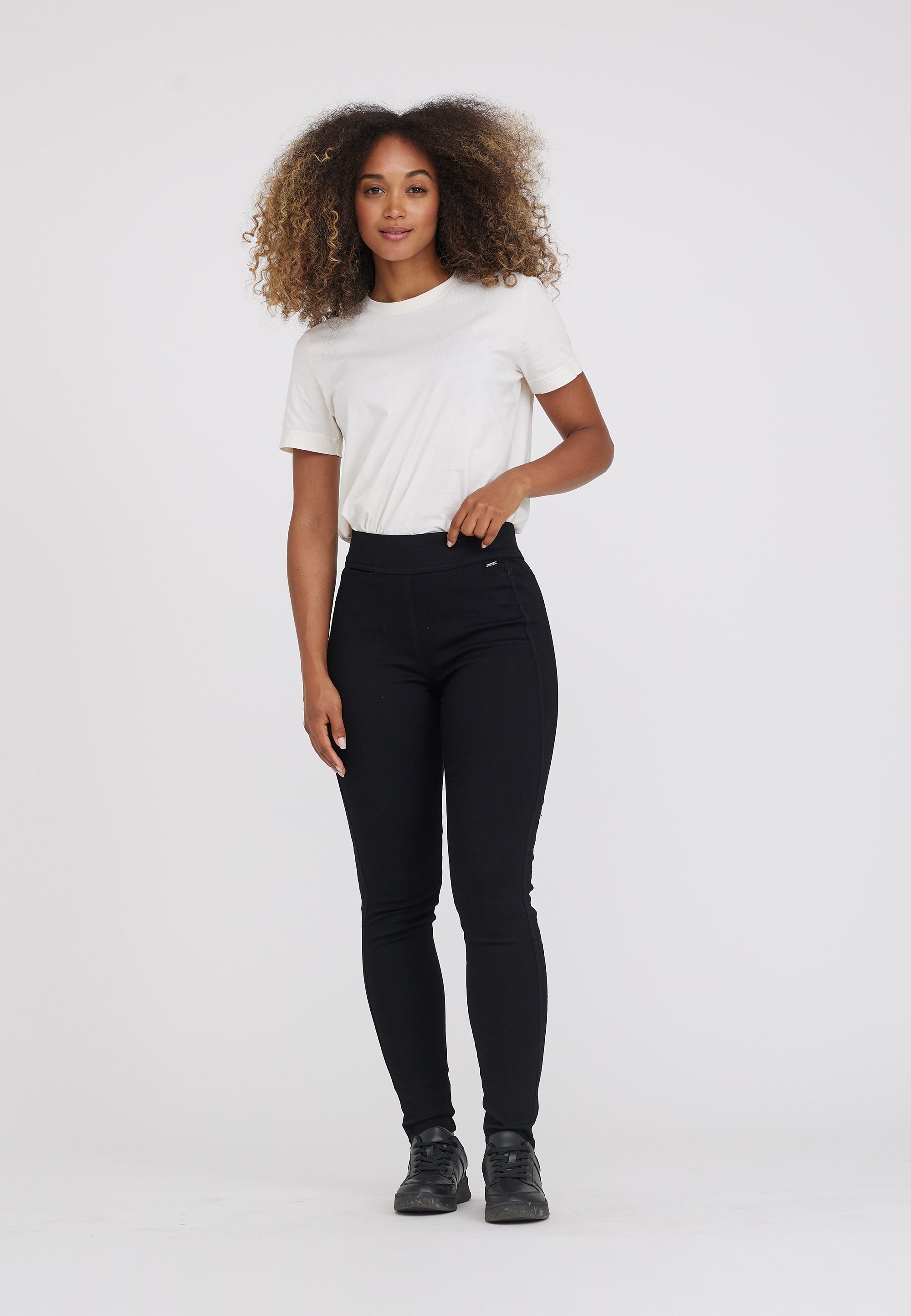 LAURIE Serene Slim - Short Length Trousers SLIM 99000 Black