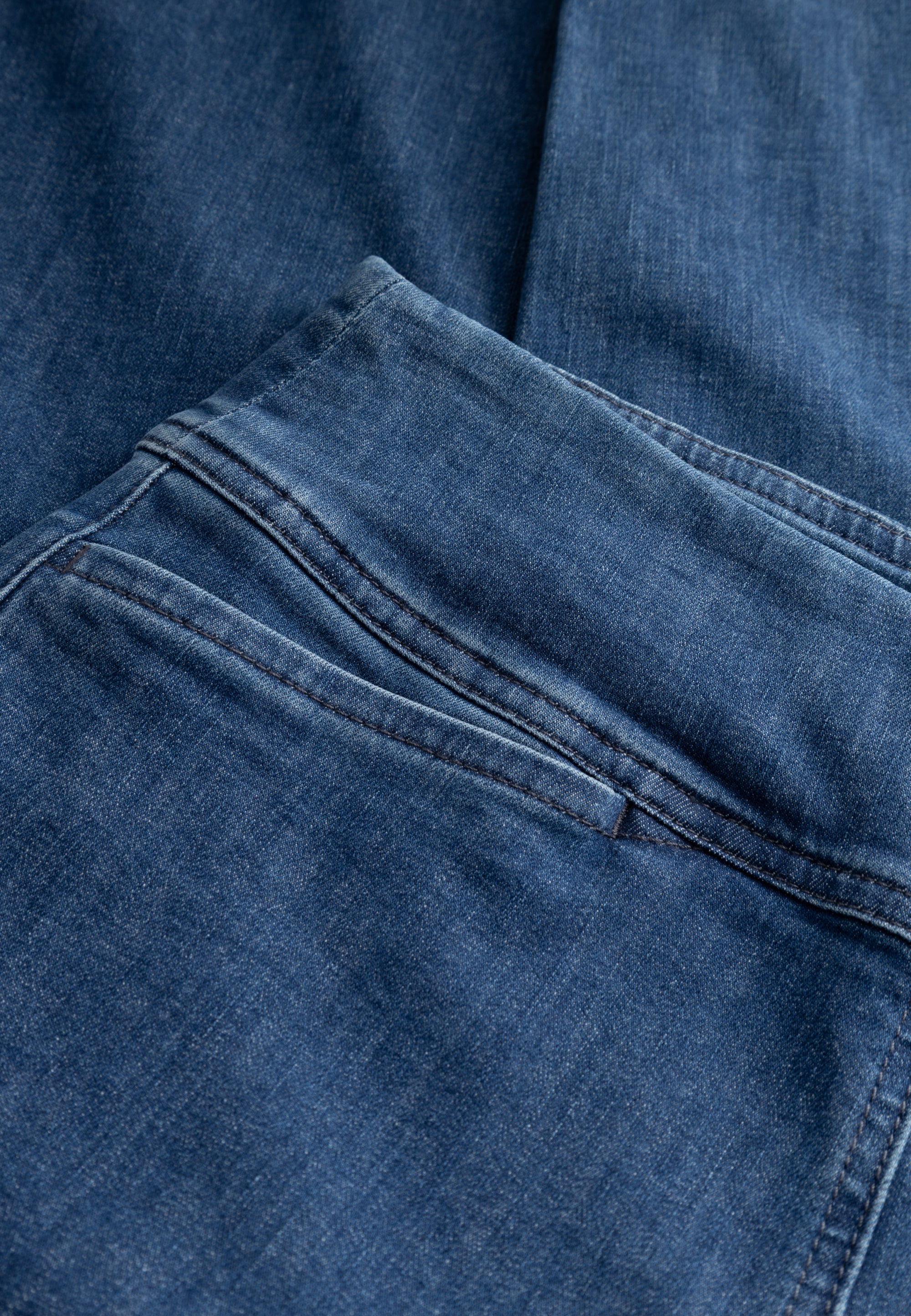 LAURIE Thea Straight - Medium Length Straight 49401 Blue Denim