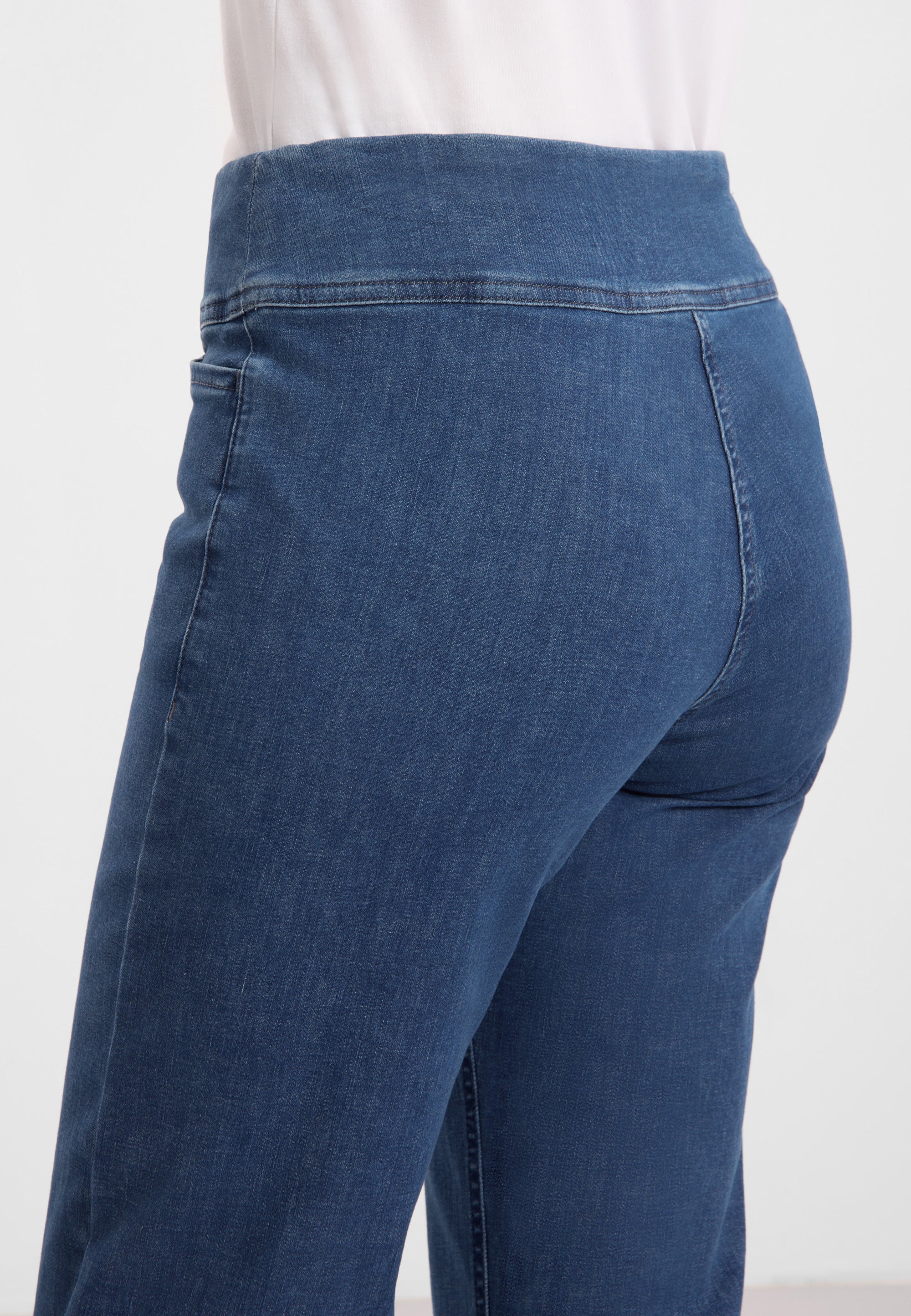 LAURIE Thea Straight - Medium Length Straight 49401 Blue Denim