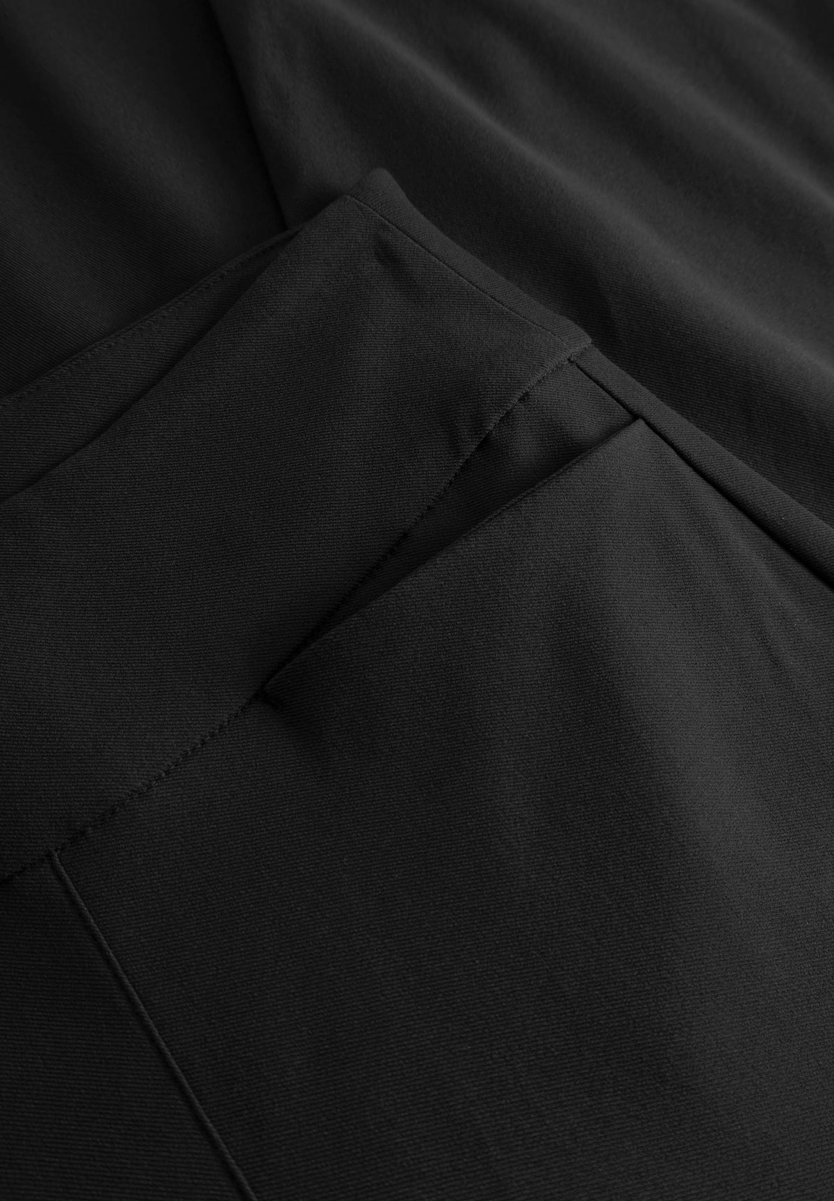 LAURIE Thea Straight - Medium Length Straight 99000 Black