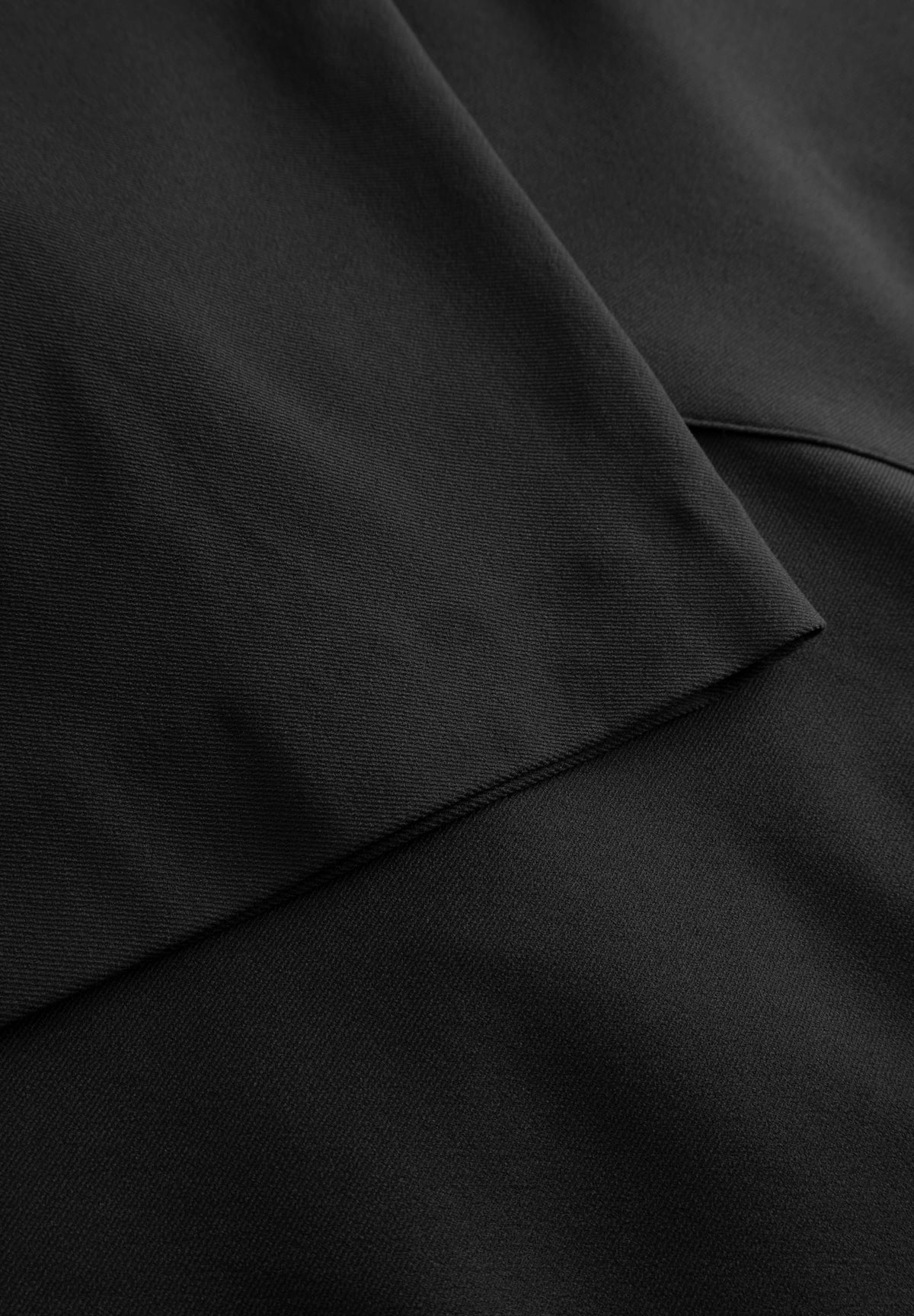 LAURIE Thea Straight - Medium Length Straight 99000 Black