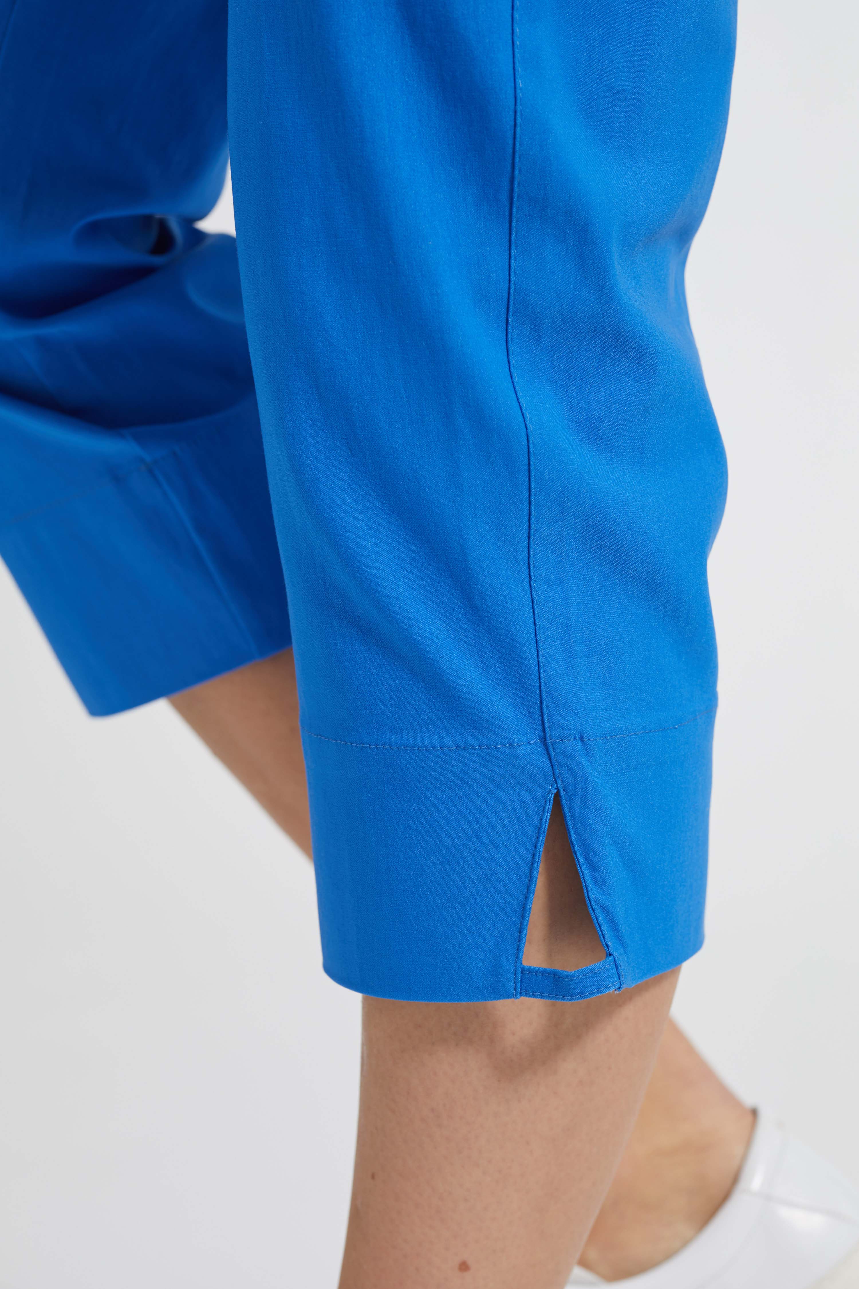 LAURIE Anabelle Regular Capri Medium Length Regular 45102 Strong Blue