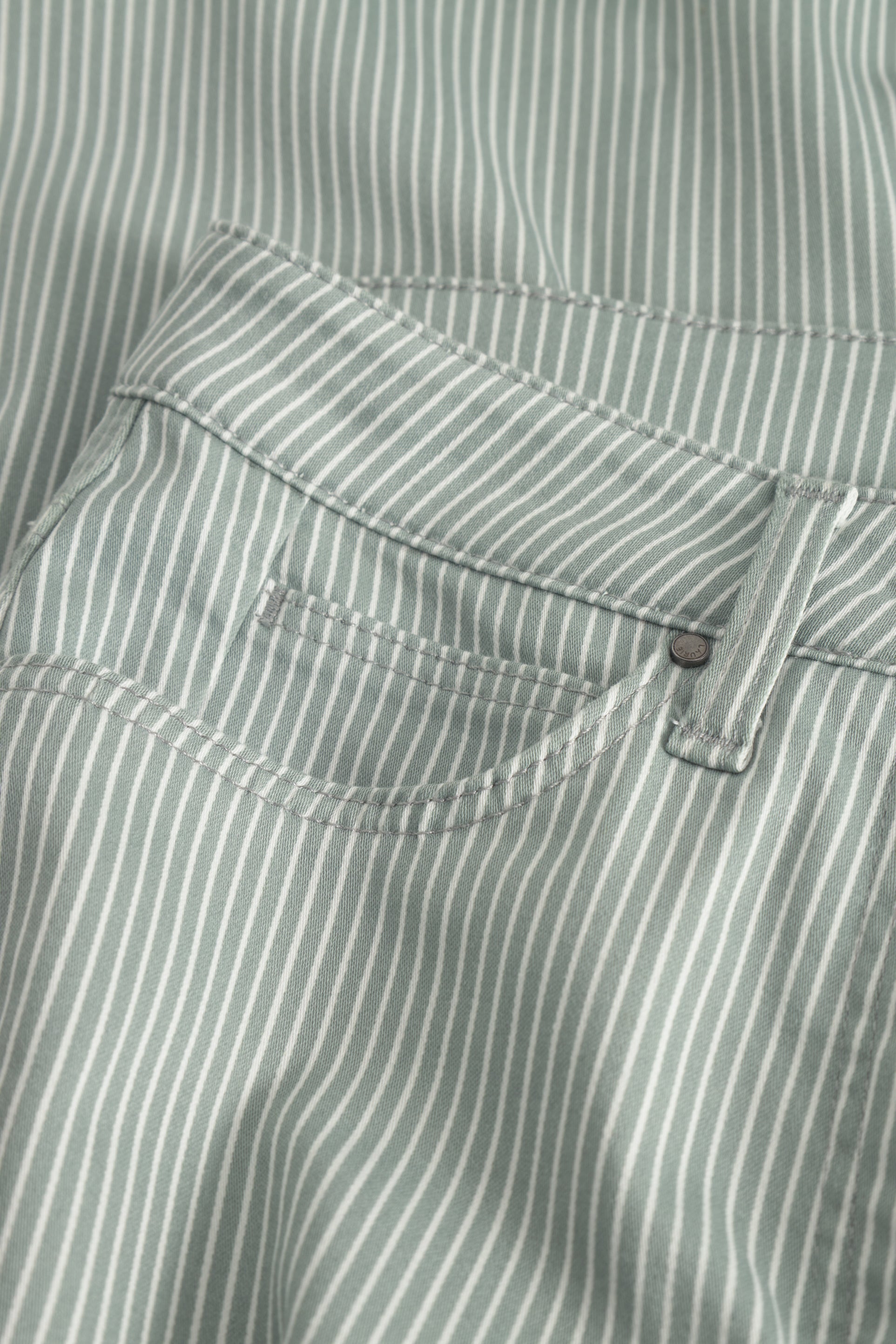 LAURIE Carol Loose - Medium Length Loose 51397 Sage Stripe
