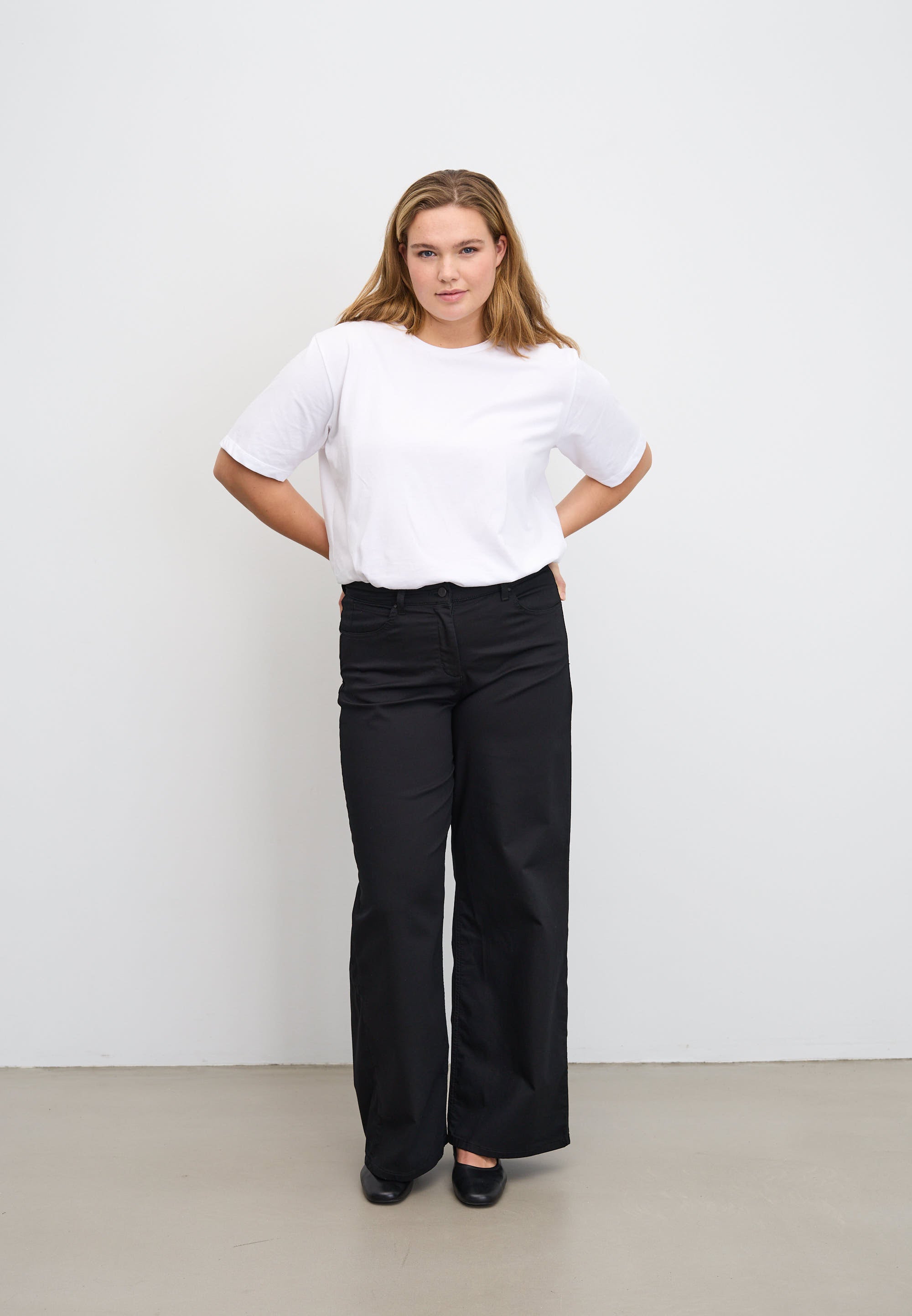 LAURIE  Carol Loose - Medium Length Trousers LOOSE 99000 Black