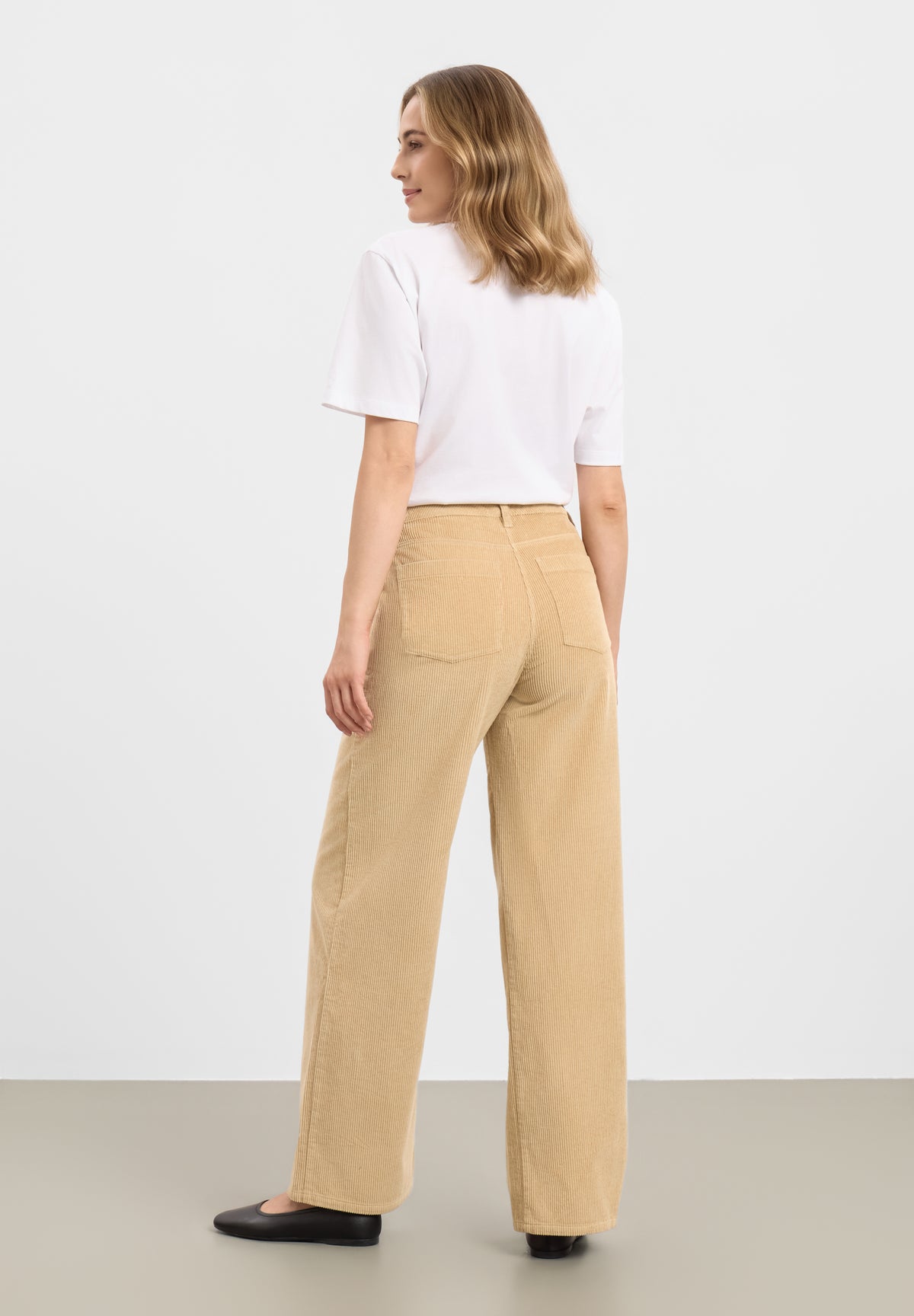 LAURIE Charm Loose Manchester - Medium Length Loose 28000 Cafe Latte