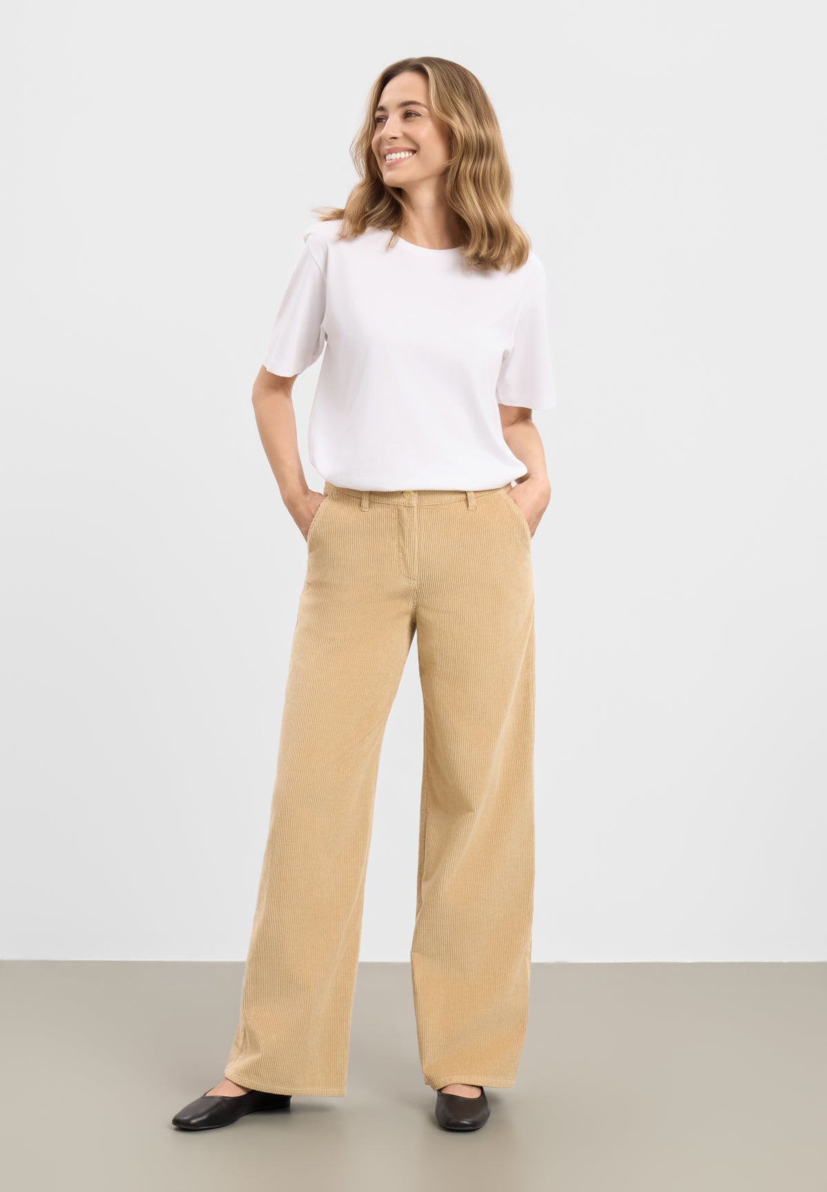 LAURIE Charm Loose Manchester - Medium Length Loose 28000 Cafe Latte