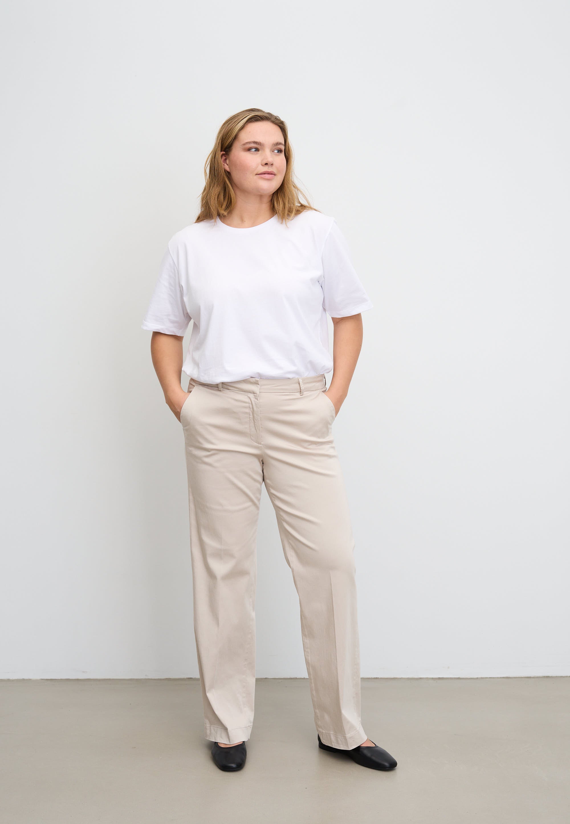 LAURIE Judy Straight - Medium Length Trousers STRAIGHT 25102 Grey Sand