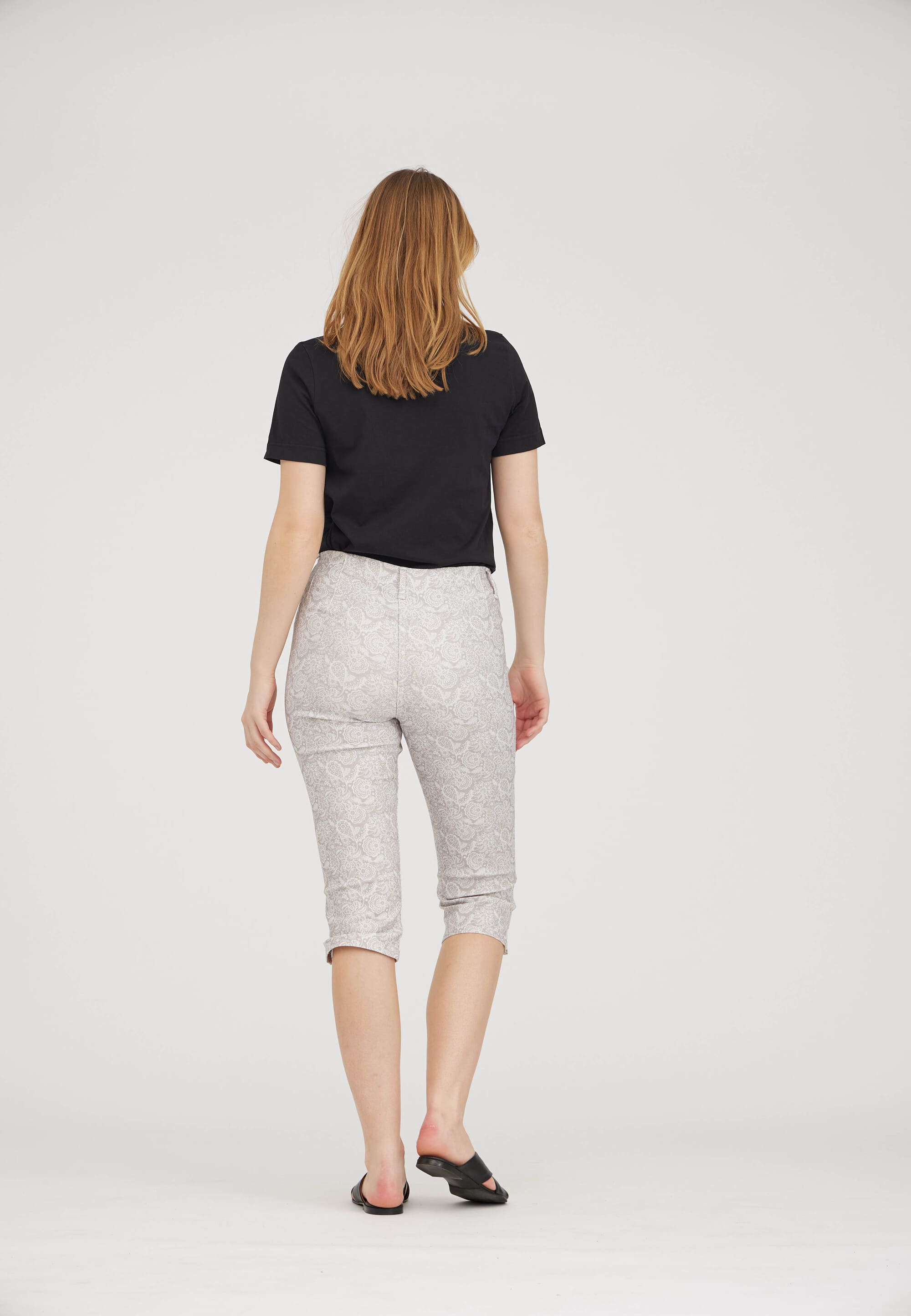 LAURIE Kelly Capri Short Length Regular 25015 Grey Sand Print