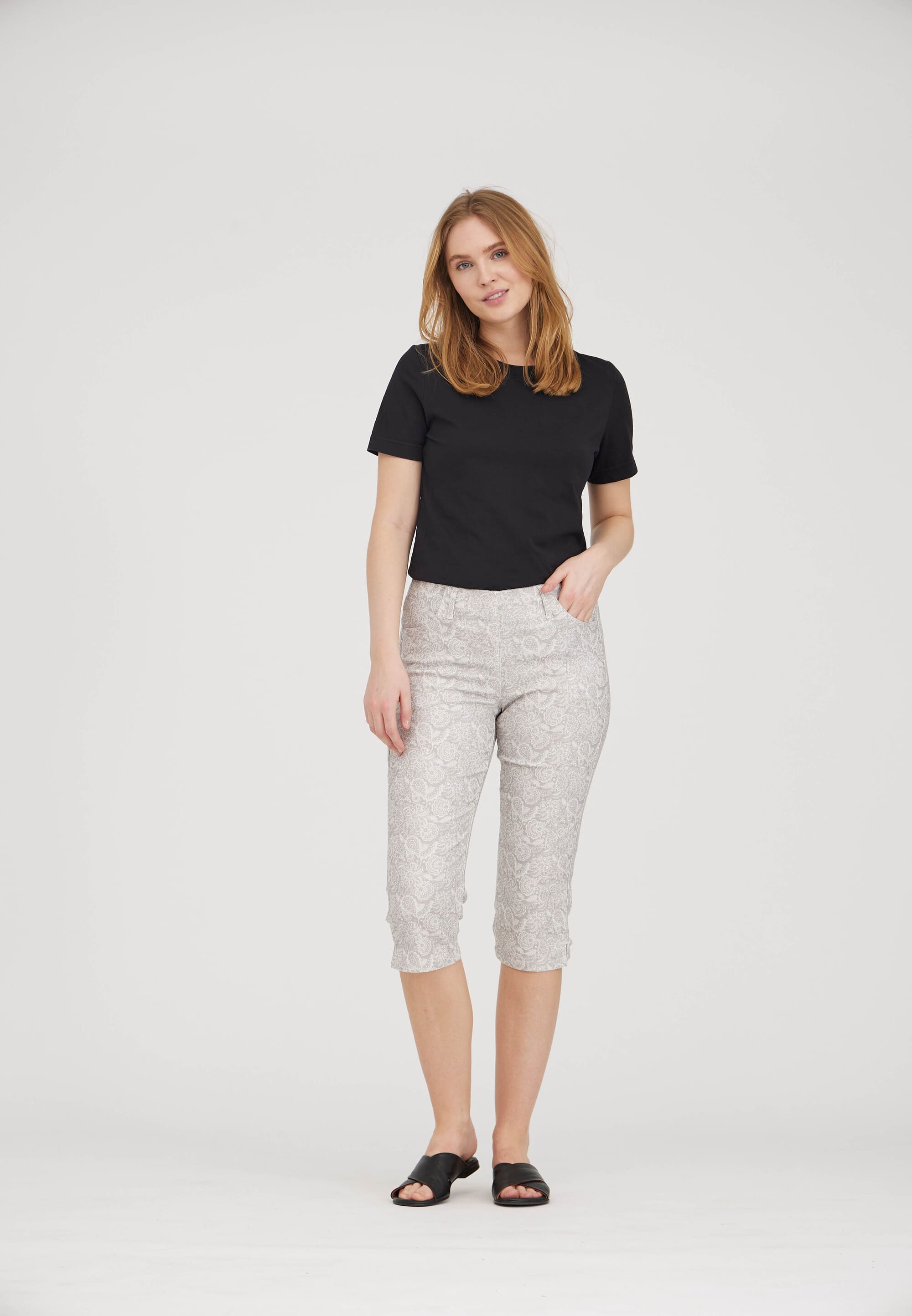 LAURIE Kelly Capri Short Length Regular 25015 Grey Sand Print