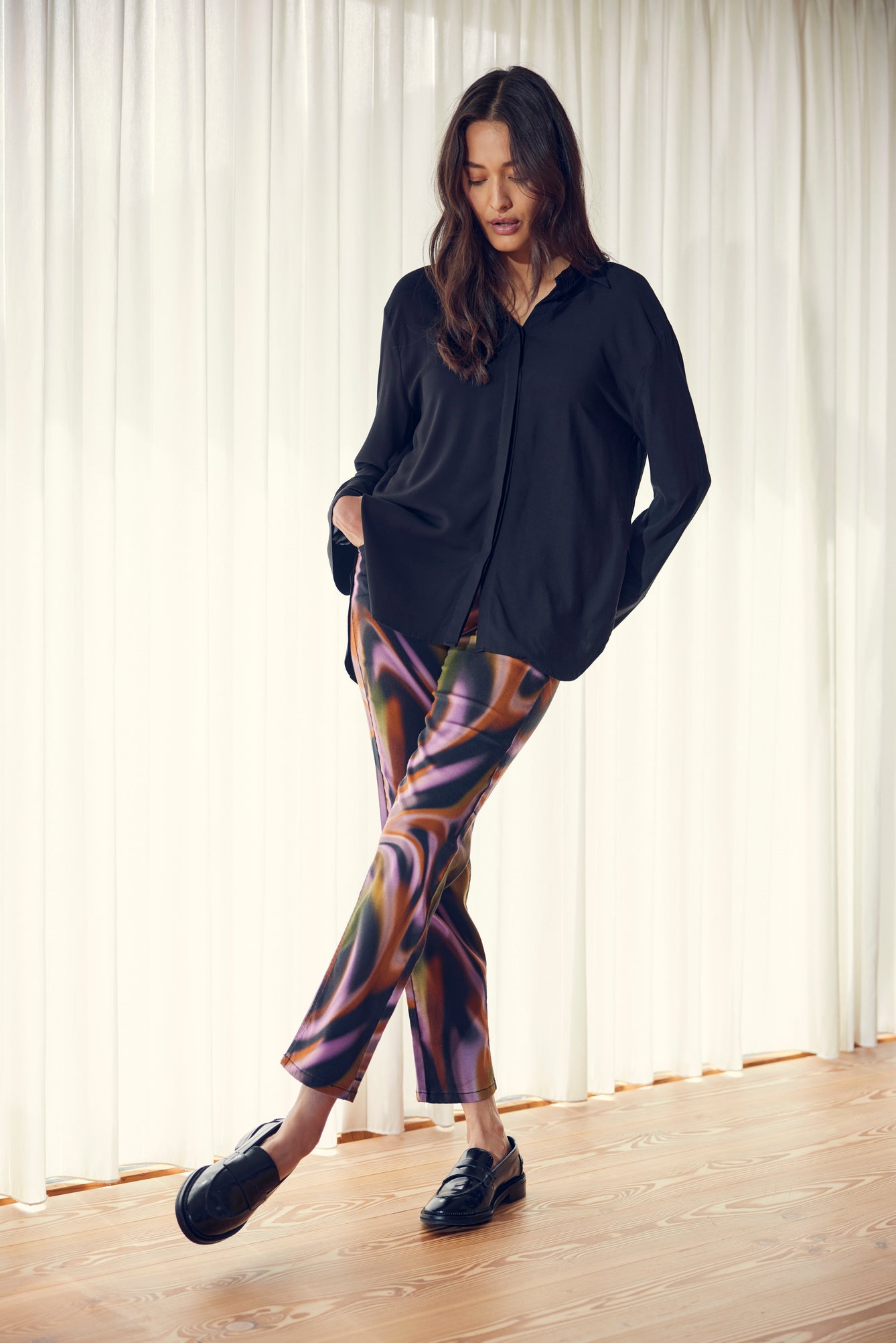 LAURIE Kelly Regular - Short Length Regular 99032 Black Liquid Print