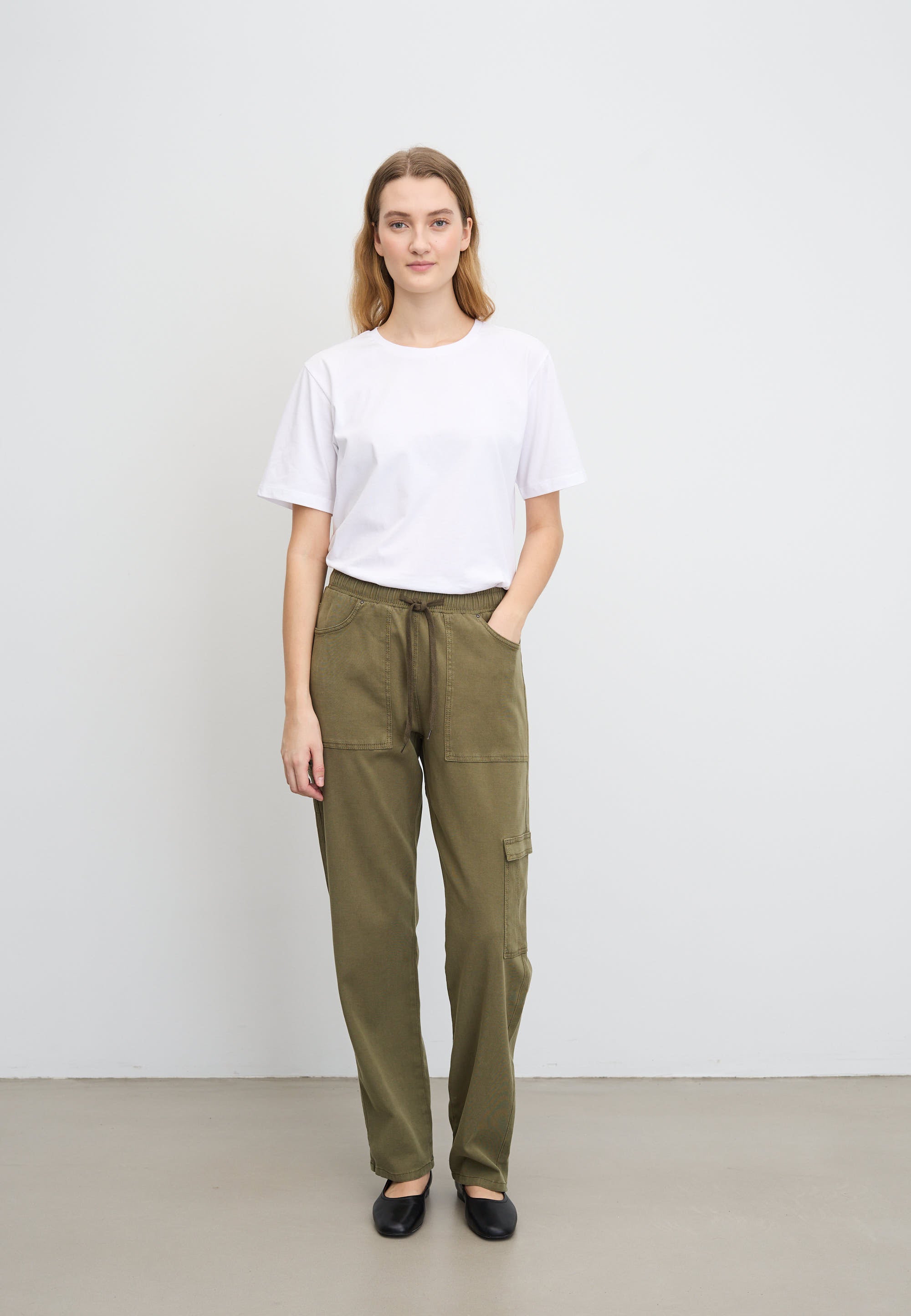 LAURIE Ofelia Cargo Relaxed - Medium Length Trousers RELAXED 55000 Dried Olive