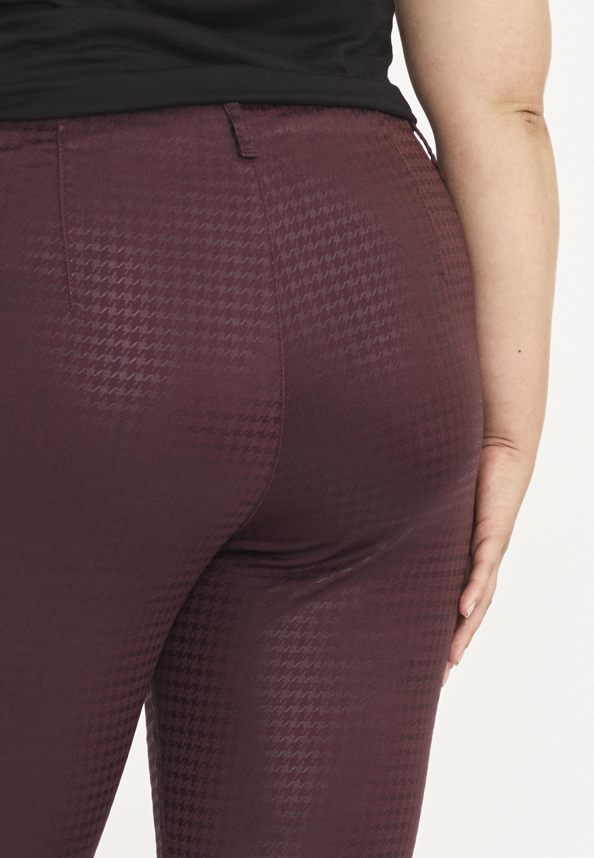 LAURIE Taylor Regular - Short Length Regular 68001 Dark Plum houndstooth print