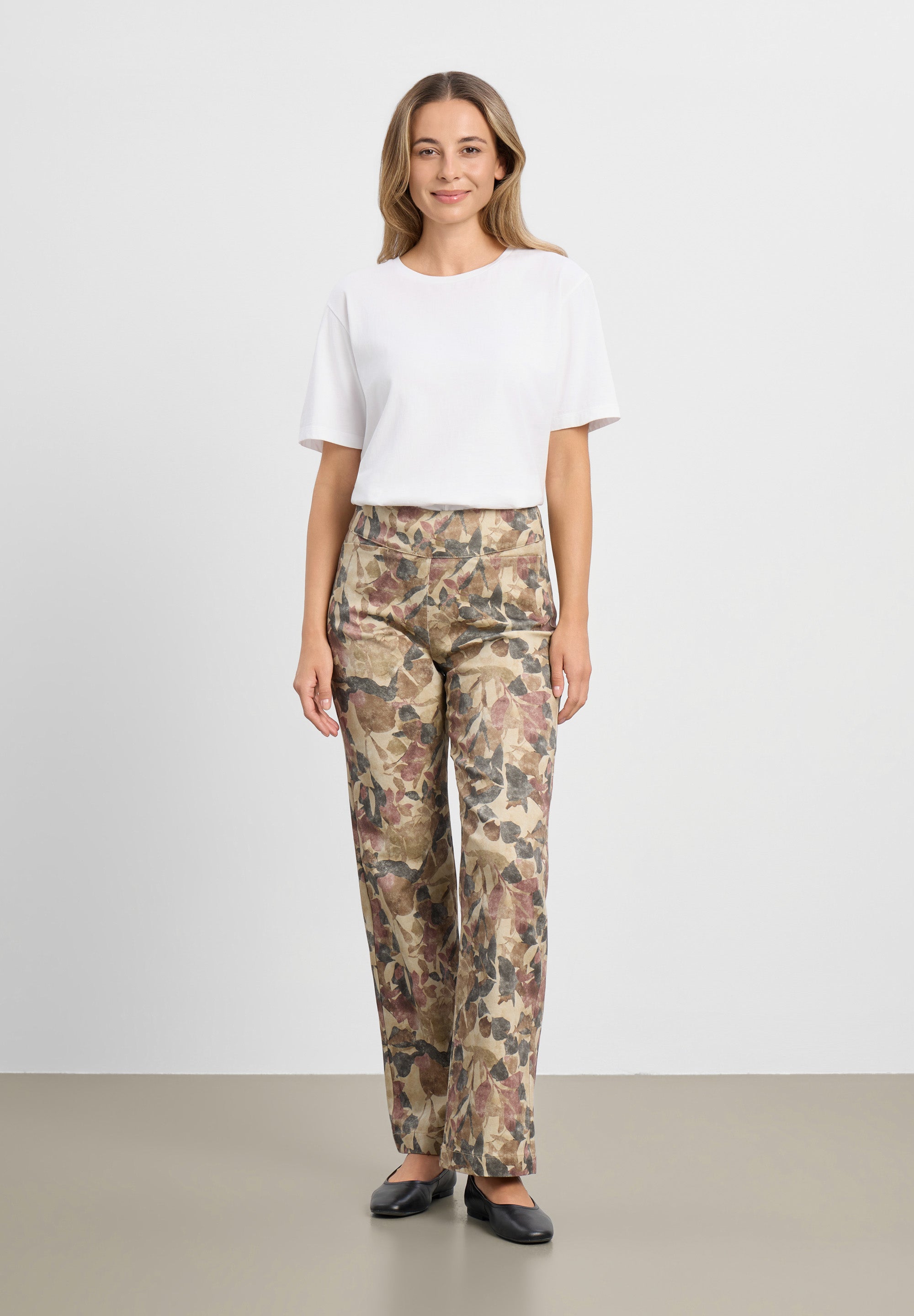 LAURIE Thea Straight - Medium Length Straight 68141 Plum Botany Print