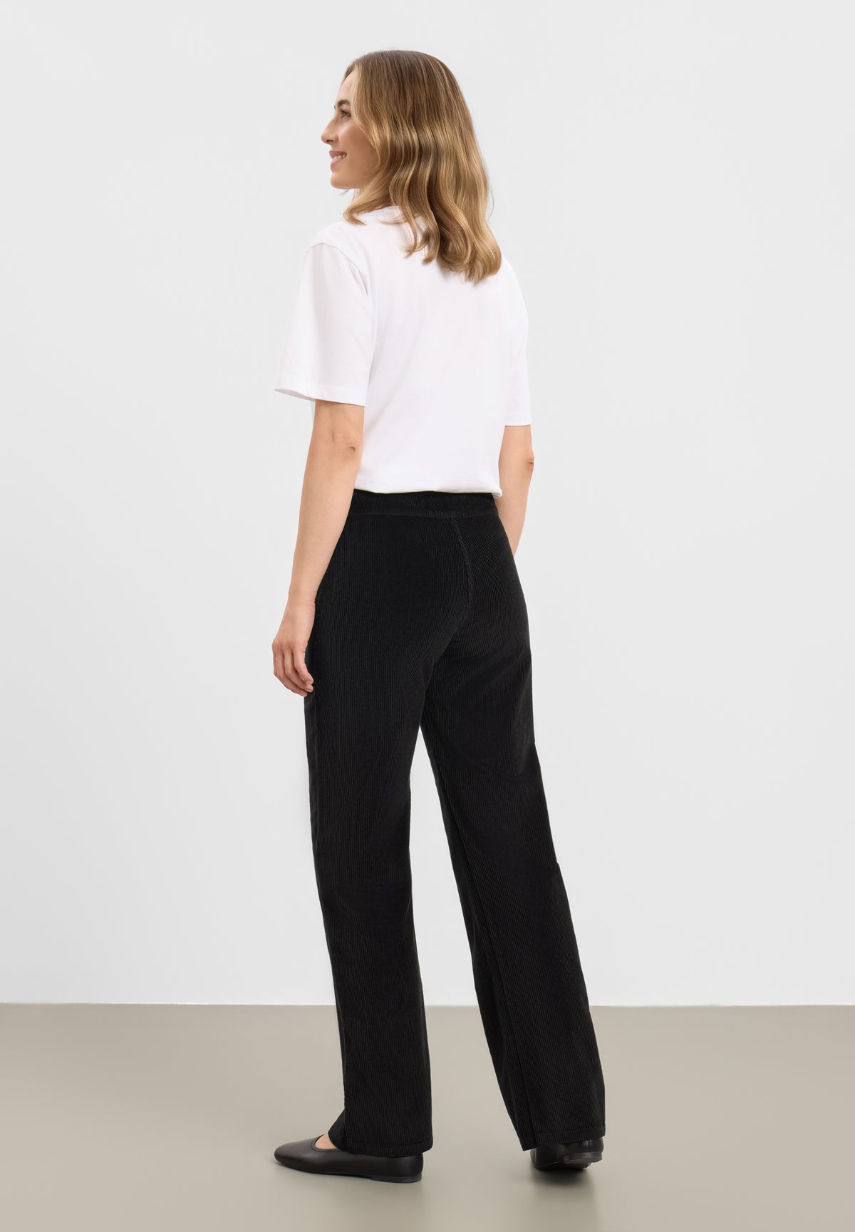 LAURIE Thea Straight Manchester - Medium Length Straight 99000 Black