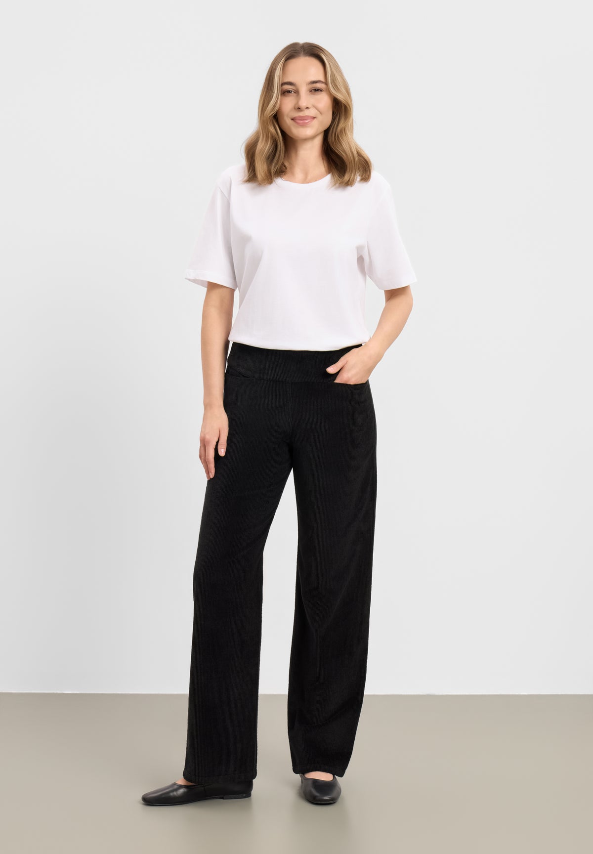 LAURIE Thea Straight Manchester - Medium Length Straight 99000 Black