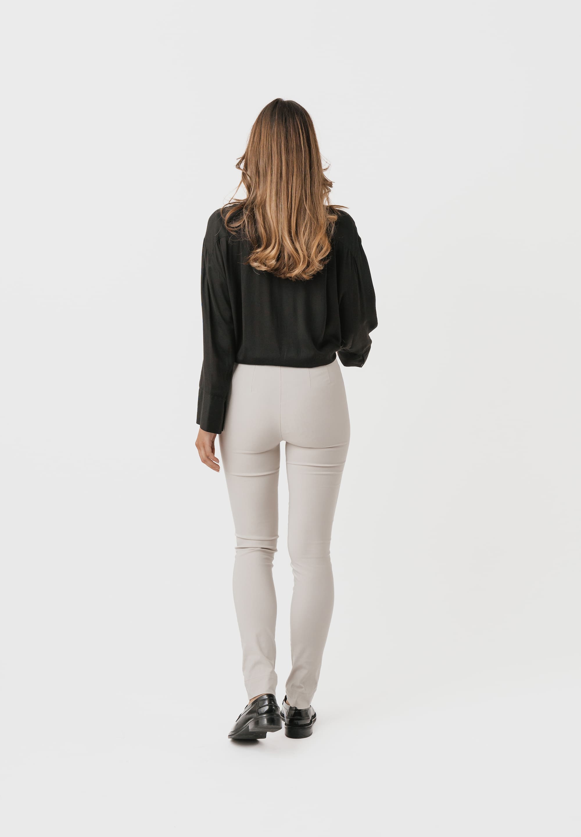 LAURIE  Vicky Slim - Medium Length Trousers SLIM 25137 Grey Sand