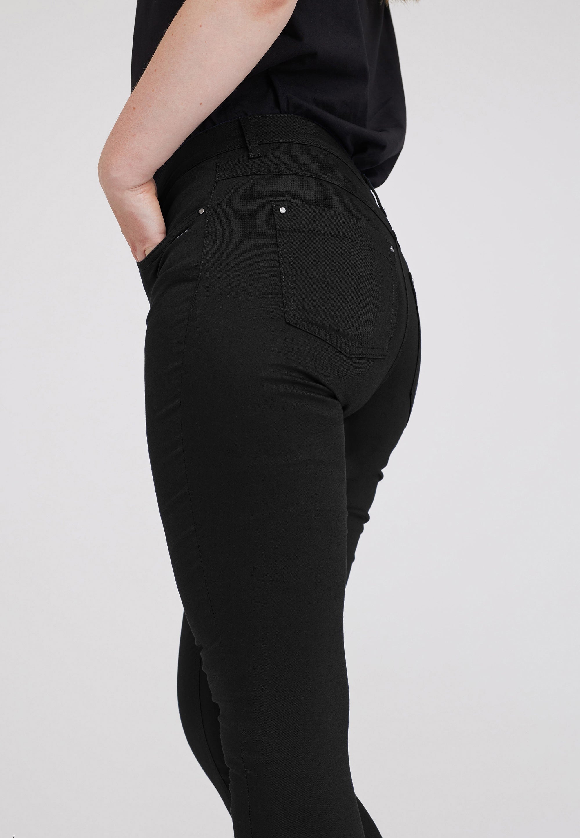 LAURIE  Laura Slim - Medium Length Trousers SLIM 99000 Black